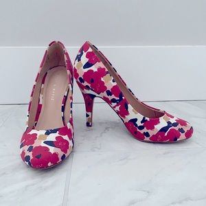 Kelly & Katie Floral Heels, Size 9